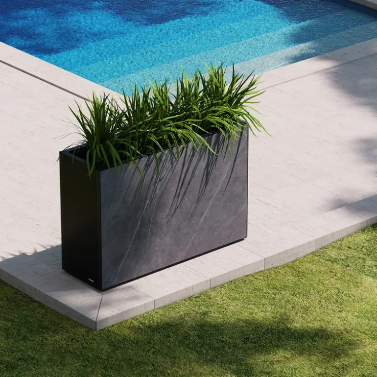 Fioriera Alta Herstera DECO PLANTER DIVIDER 40 in Metallo colore Nero e Pannello Effetto Marmo 120x40x80 cm