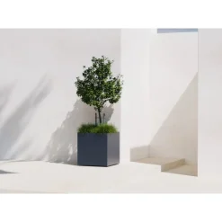 Fioriera Cubo Herstera PLANTER CUBE 50 in Metallo colore Antracite 50x50x50 cm